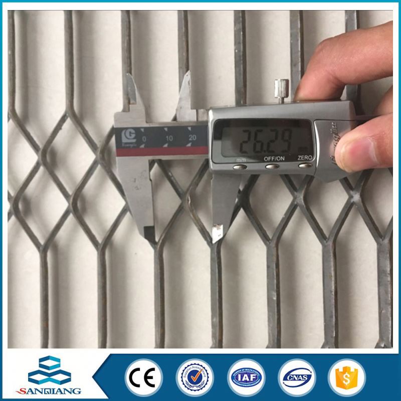 low carbon steel plate honeycomb 11.15kg/m2 weight expanded metal mesh